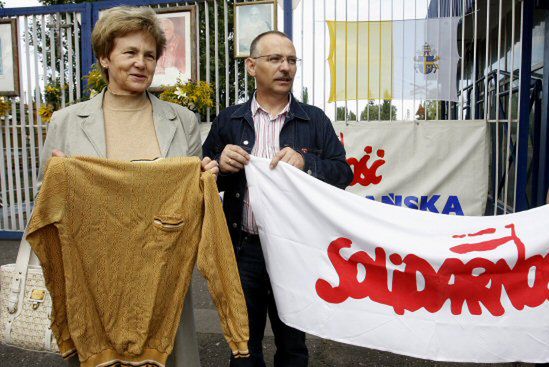 Wałęsa oddał swoje pamiątki związane z "Solidarnością"