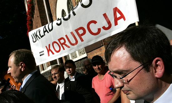 Kurski i Ziobro protestowali pod Radą Miasta w Sopocie