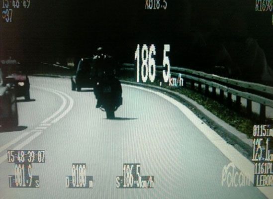 Uciekał przed policją 190 km/h - dostał 64 pkt. karne