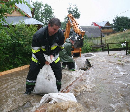 Po ulewnych deszczach Małopolsce grozi powódź