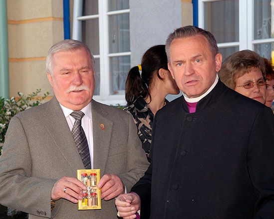 Wałęsa broni ks. Jankowskiego: zrobił wiele dla Polski