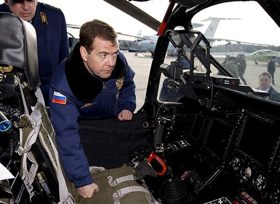 Miedwiediew odbył lot w myśliwcu bombardującym