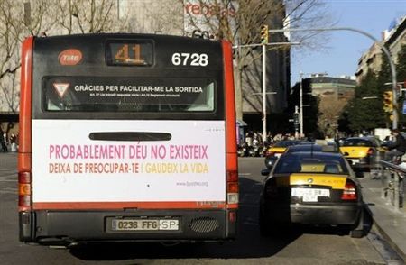 Spór o istnienie Boga toczy się na reklamach autobusowych
