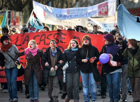 Francuscy pracownicy naukowi demonstrują przeciw reformom