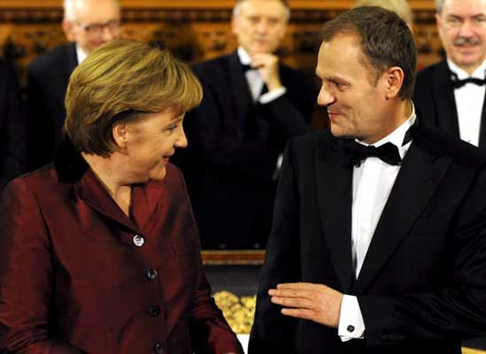 Tusk rozmawiał z Merkel o tym, jak przezwyciężyć kryzys