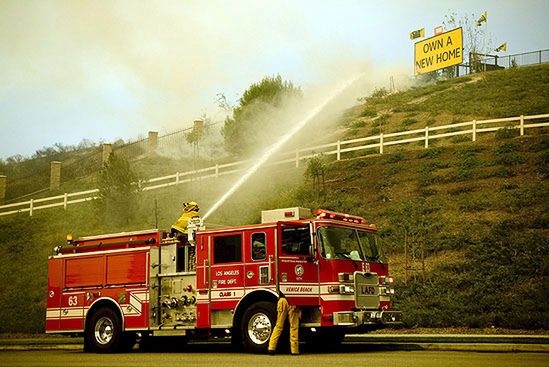W pożarach w Kalifornii spłonęło ok. 1000 domów