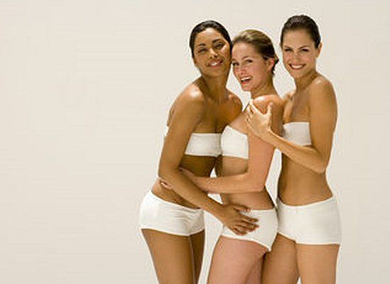 Kobiety w bieliźnie reklamują... trumny