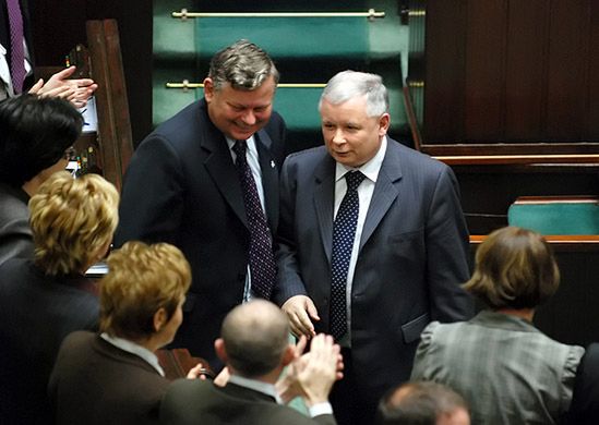 Kaczyński zyskuje, Komorowski stoi w miejscu