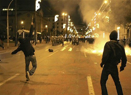 Nowe starcia między demonstrantami a policją w Atenach
