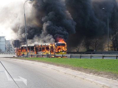 Na Trasie Łazienkowskiej w Warszawie spłonął autobus