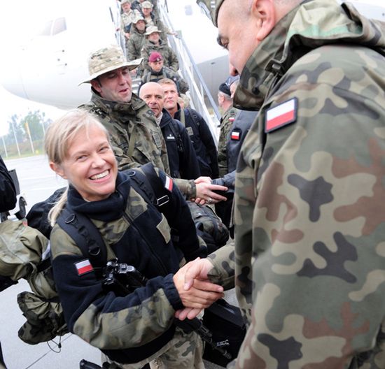 Odznaczeni polscy żołnierze wracają z Afganistanu