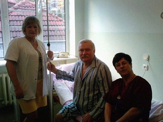 Lech Wałęsa pod kroplówką w szpitalu