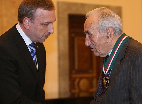 Medal Gloria Artis dla Tadeusza Mazowieckiego