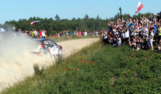 Ekstremalnie szybki Rajd Polski. Kubica utrzymuje tempo czołówki