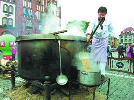 Polacy ugotowali dwa tysiące litrów zupy piwnej