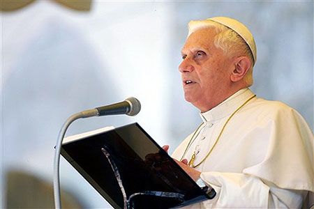 Papież skrytykował biskupów za pobłażliwość wobec księży-pedofilii