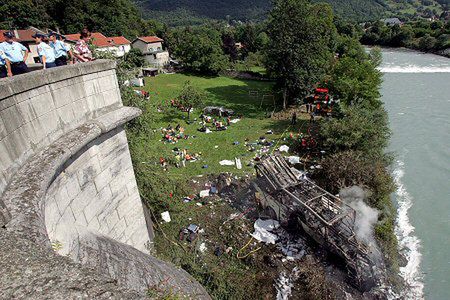 Zidentyfikowano dwie ofiary wypadku pod Grenoble