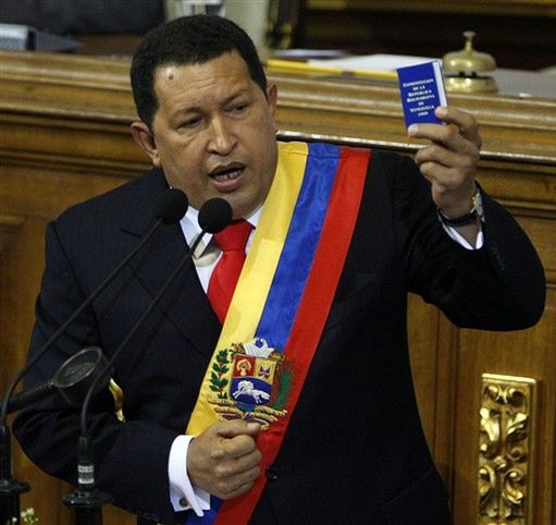 Chavez chce "zatrzymać władzę na zawsze"?