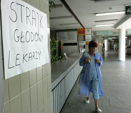 Lekarze Instytutu Centrum Zdrowia Matki Polki zawiesili głodówkę