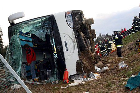 Wypadek polskiego autokaru - 1 osoba zginęła, 39 rannych