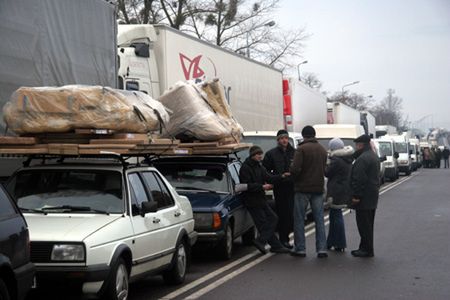 Kierowcy TIR-ów przerwali blokadę przejścia granicznego