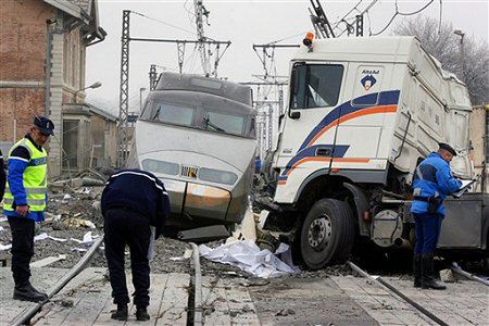 Pociąg TGV uderzył w ciężarówkę, jedna osoba zginęła