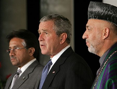 Bush apeluje do prezydentów Afganistanu i Pakistanu o współpracę