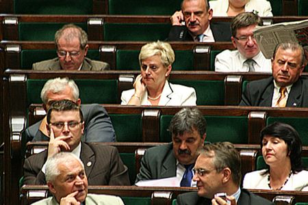 Posłowie debatowali, czy rozwiązać Sejm