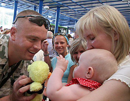 VII zmiana polskich żołnierzy wraca z Iraku