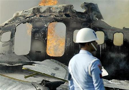 Katastrofa indonezyjskiego samolotu - zginęło 21 osób