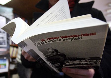 "Książka ks. Isakowicza-Zaleskiego otwiera nową ranę"