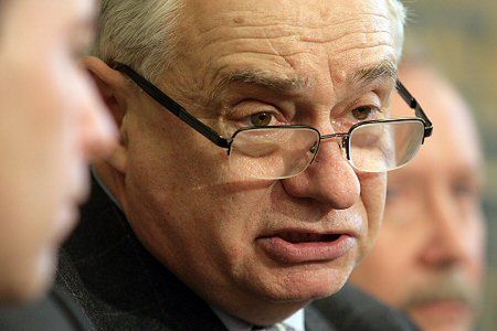Zemke: Macierewicz wprowadził władze państwa w błąd
