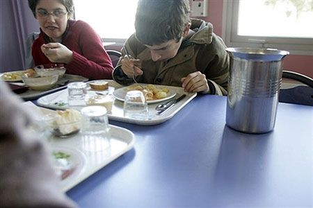 Dyrektorzy szkół nie dbają o głodne dzieci