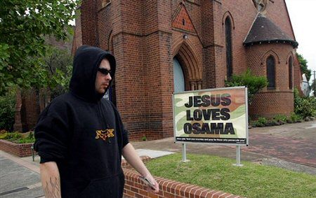 Czy "Jezus kocha Osamę"? Niektórzy mają wątpliwości
