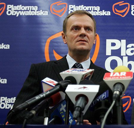 Tusk apeluje o udział w II turze wyborów
