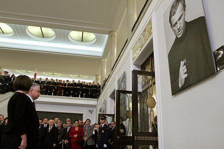 Prezydent otworzył w Sejmie wystawę "13 grudnia-pamiętamy"