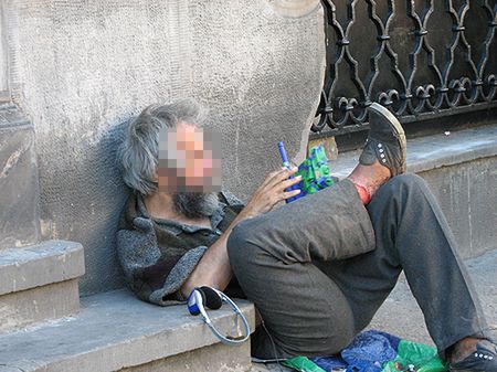 Sekta zaopiekuje się bezdomnymi w Warszawie?