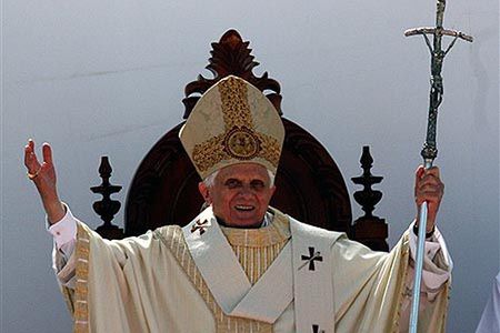 Benedykt XVI: religie nie mogą być nośnikami nienawiści