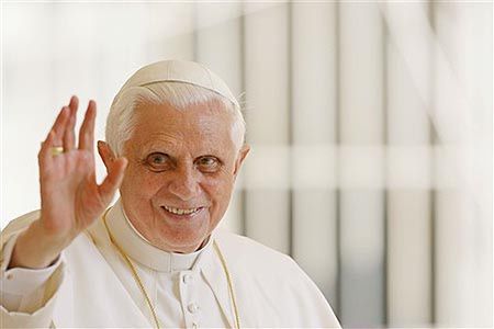 Benedykt XVI wrócił do Rzymu z Austrii