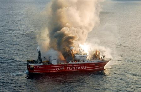 Co najmniej jedna osoba zginęła w skutek pożaru na statku
