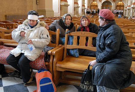 Parafianki wciąż głodują w kościele
