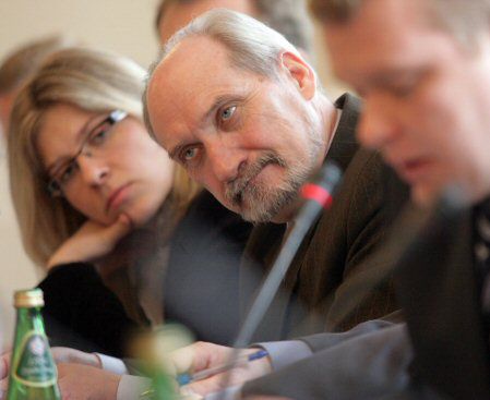 Macierewicz ujawni nowe dokumenty o WSI