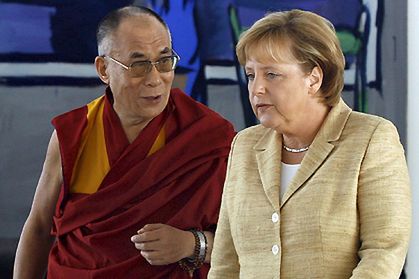 Dalajlama XIV przyjęty przez kanclerz Merkel