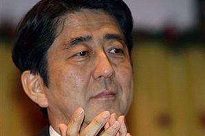 Premier Japonii ogłosił dymisję i trafił do szpitala