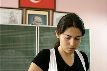 Rozpoczęły się wybory do tureckiego parlamentu