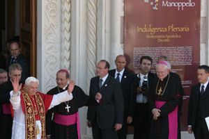 Benedykt XVI jako pierwszy papież w Manoppello