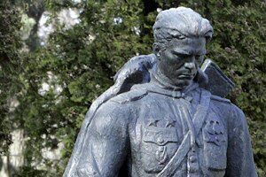 Zalewski: obecność radzieckich pomników to **nasza** sprawa