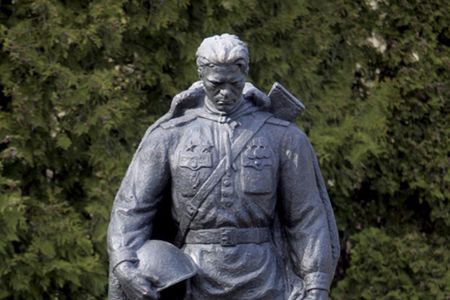 Premier Estonii przyznaje, że nie docenił znaczenia pomnika