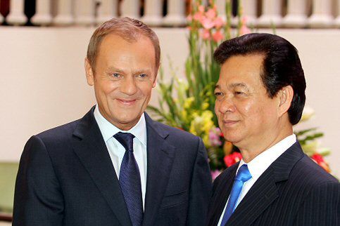 Donald Tusk przywitany po polsku w Wietnamie