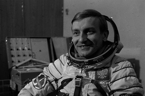Jedyny polski kosmonauta kończy 70 lat - złóż życzenia